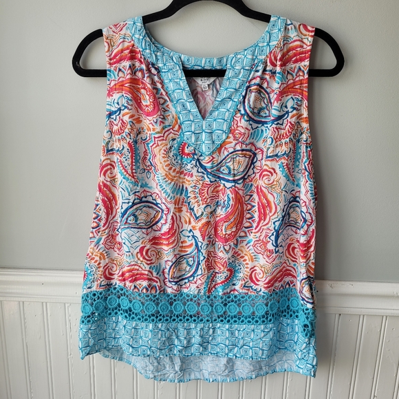 Crown & Ivy Sleeveless V-neck Paisley Floral Pattern Tunic Blouse Size Petite LG - Picture 2 of 12